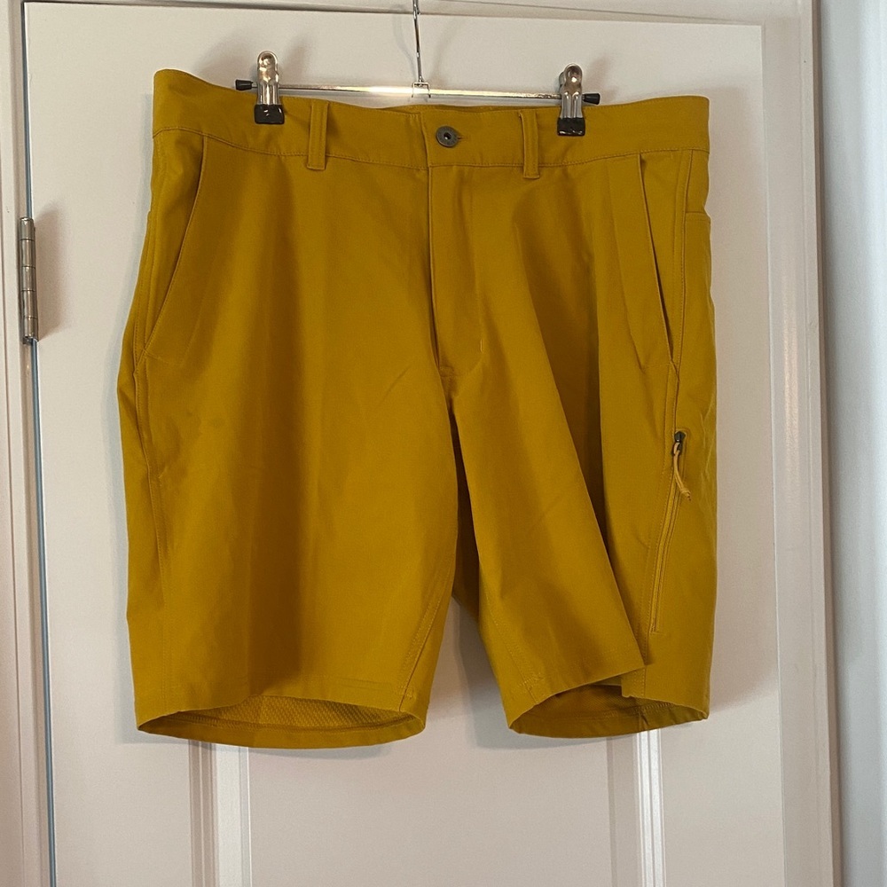 NWT! The North Face Men's Hybrid Shorts in Mustard